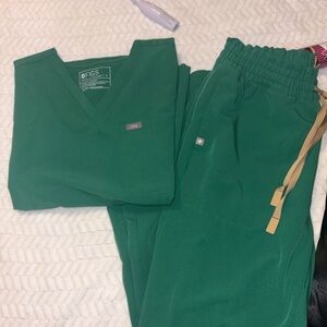 FIGS Hunter Green Scrub Ensemble